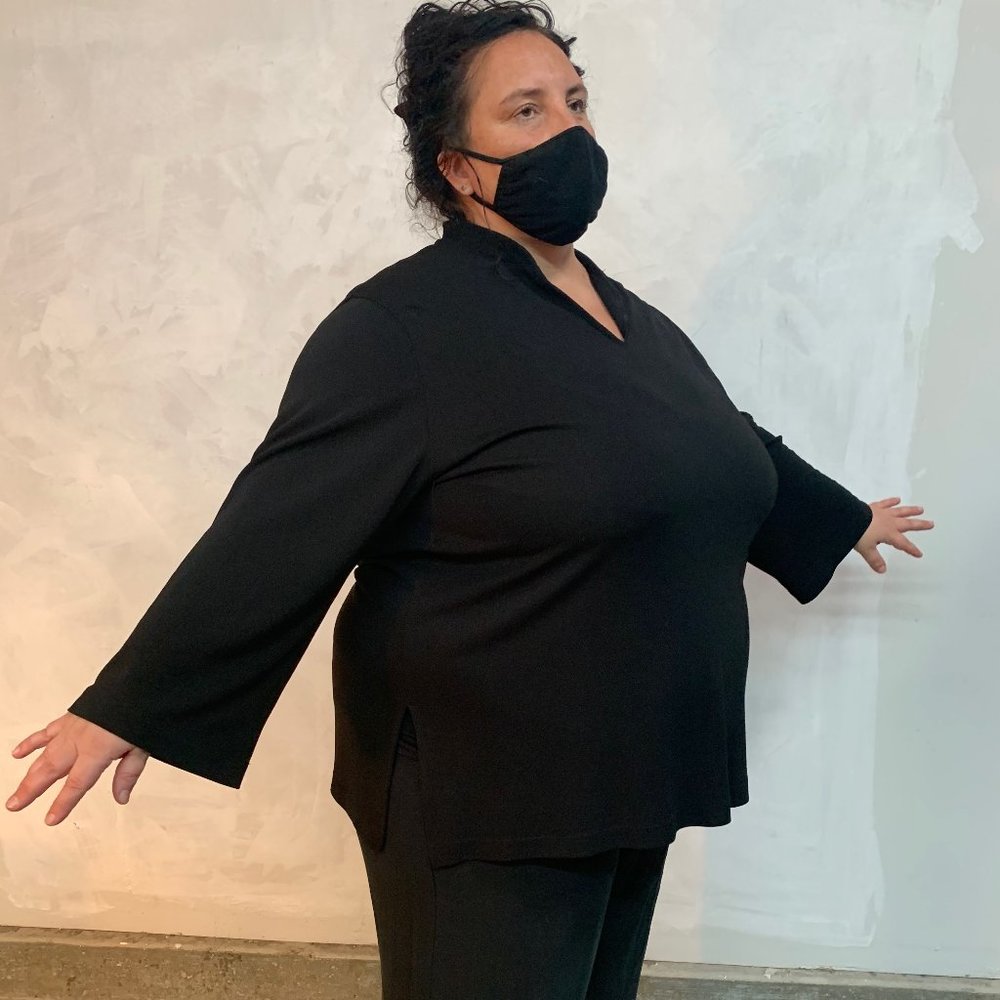 3X Caroline Rose staple Black V neck top